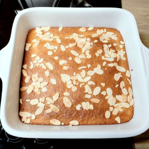 Almond Cake: An Easy and Sophisticated Recipe