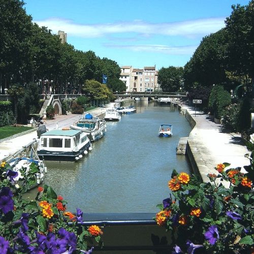 Aude : the Robine canal can be discovered by boat, bike or on foot