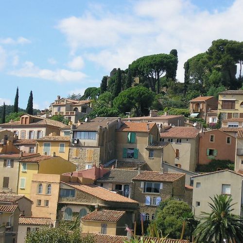 Bormes-les-Mimosas: 5 Good Reasons to Visit this Village in Var