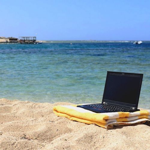 Can we mix teleworking and vacations?