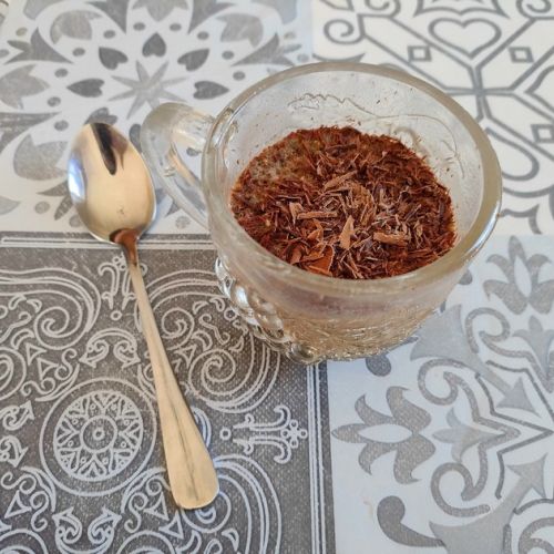 Chia seed pudding stracciatella style: an easy recipe.