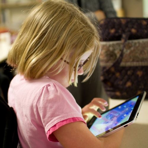 Children: 5 rules for a good use of the tablet