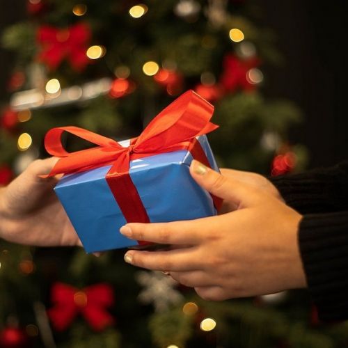 Christmas gifts: why and how to give second-hand gifts?