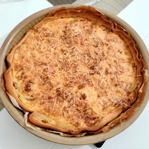 Country-style quiche with bacon and potatoes: an easy recipe
