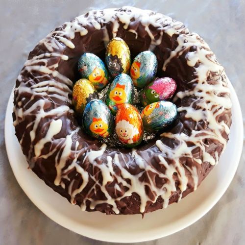Easter nest with three chocolates: an easy recipe