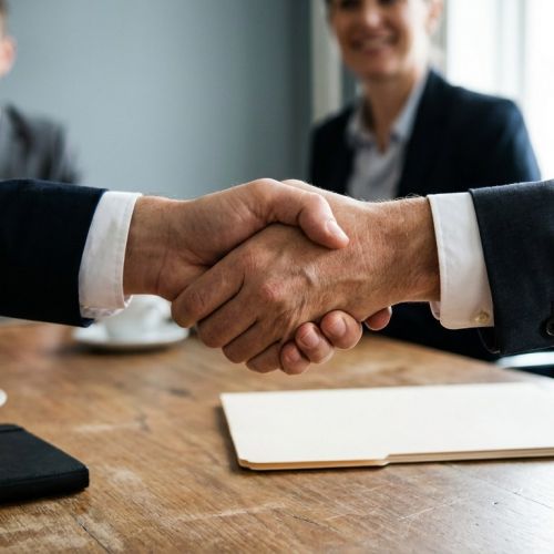 Effective negotiation: non-verbal signals of openness and honesty that make you credible.