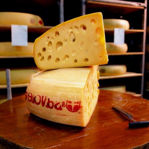 Emmental de Savoie: 6 things to know about this cheese.