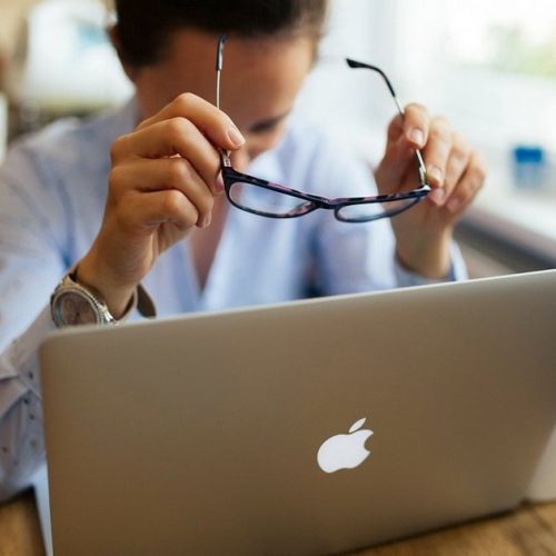 Eye fatigue: 5 tips for resting your eyes from screens