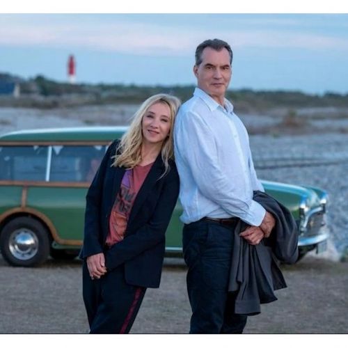 Family Flair: a detective story with Sylvie Testud and Samuel Labarthe on France 2.