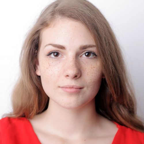 Freckles and makeup: 5 beauty tips