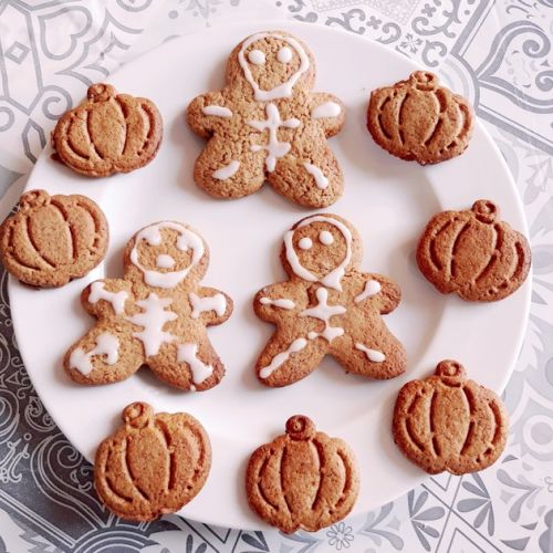 Halloween cookies: the recipe for gingerbread skeletons