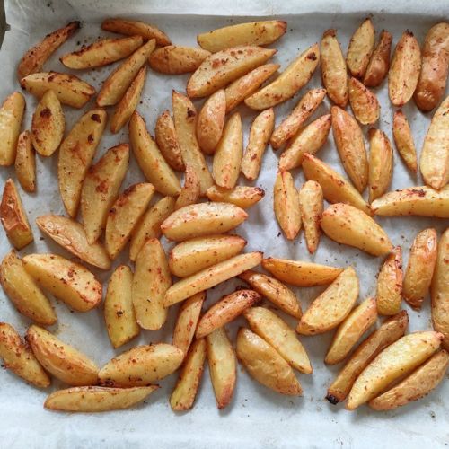 Homemade baked wedges: a very easy recipe.