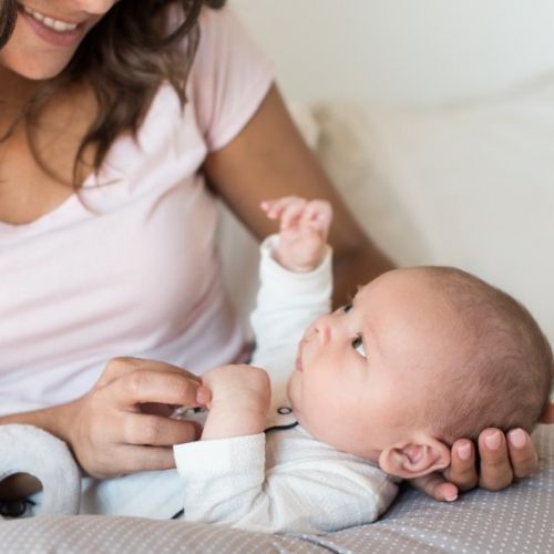 How to sleep well and breastfeed baby with the nursing pillow?