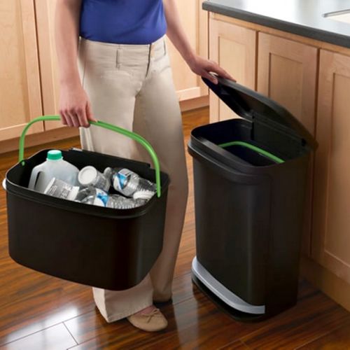 Kitchen garbage can: 5 tips for choosing the right one