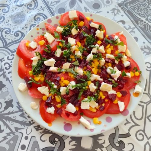 Multicoloured mixed salad: a summer recipe