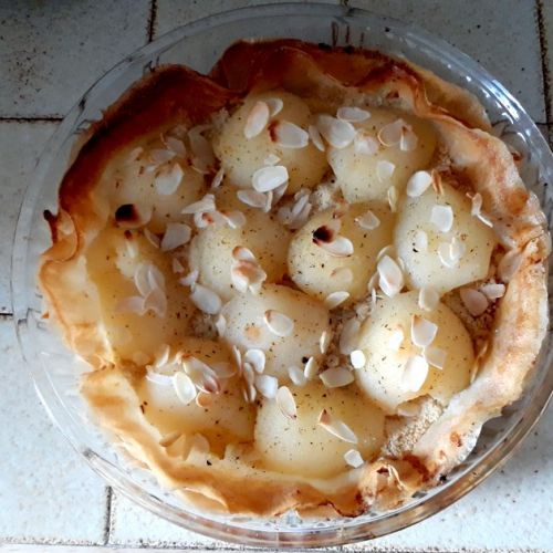 Pear and almond express pie: a very easy recipe