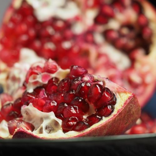 Pomegranate: 5 Incredible Health Benefits of This Fruit