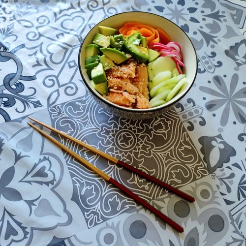 Salmon poke bowl: an easy recipe