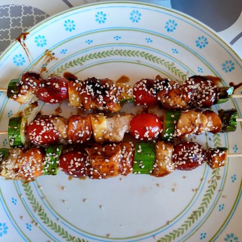 Sweet and savory chicken skewers: a delicious recipe