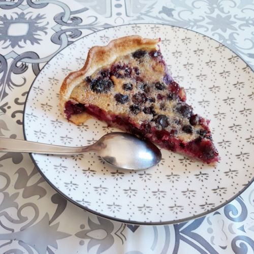 The almond tart with red fruits : a greedy recipe