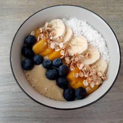 The mango coconut smoothie bowl: an easy recipe