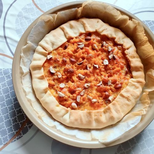 The rustic pumpkin and cheddar pie: an all-orange recipe for Halloween.