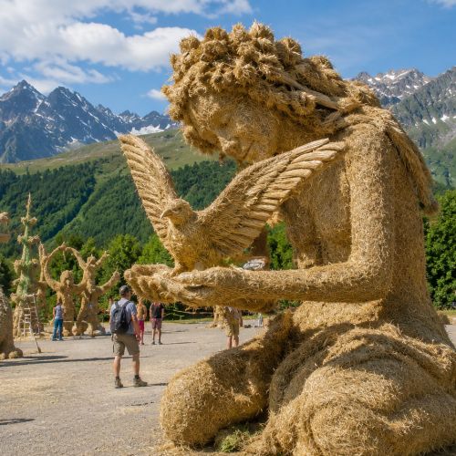 Valloire: the International Straw and Hay Sculpture Competition returns from June 30 to July 5, 2026.