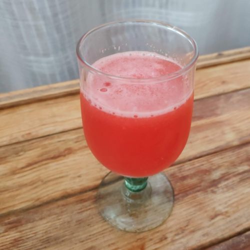 Watermelon and rose juice: an anti-waste recipe