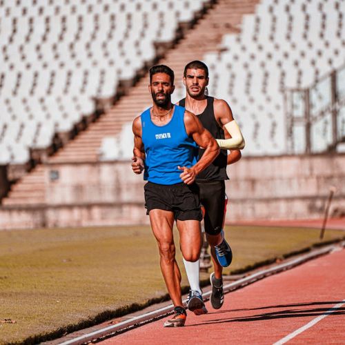 What foods do athletes prioritize for optimal muscle recovery?